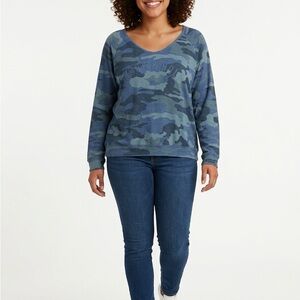 Brand Bazar Women Blue Camo Rock & Roll Long Sleeve Stretch V-Neck Pullover Top